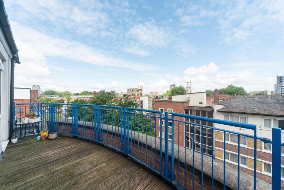 Lovely Penthouse Near Canary Wharf Лондон Экстерьер фото